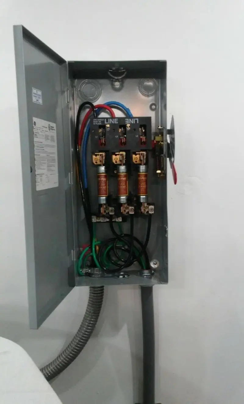 Three-phase disconnect switch installed for Smoke Detector Installation in Hueytown